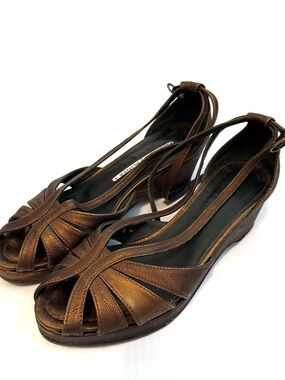 Donald J. Pliner Bronze Leather Peep-Toe Wedge Sandals